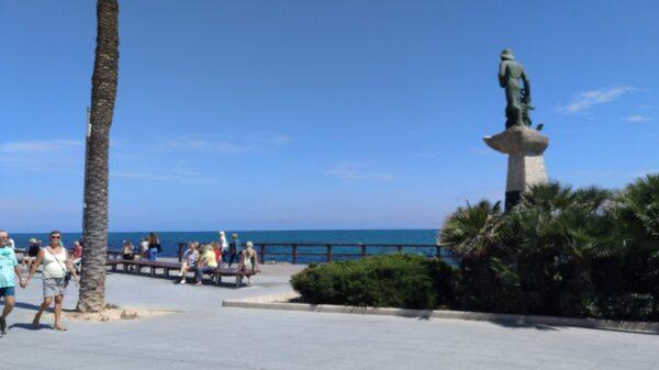 Hombre del Mar Statue in Torrevieja