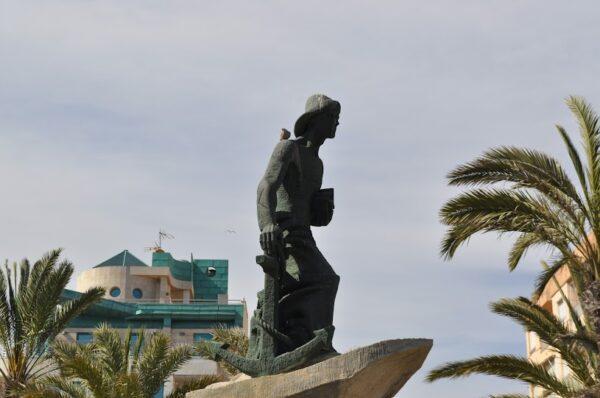 Hombre del Mar stands alone in Torrevieja