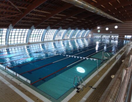 The indoor swimming pool in Torrevieja has been closed until further notice after an air conditioning duct collapsed today.