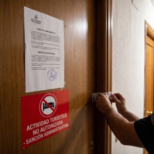 A Valencia court has upheld a 30,000 euro penalty issued to a company operating three unlicensed holiday apartments.