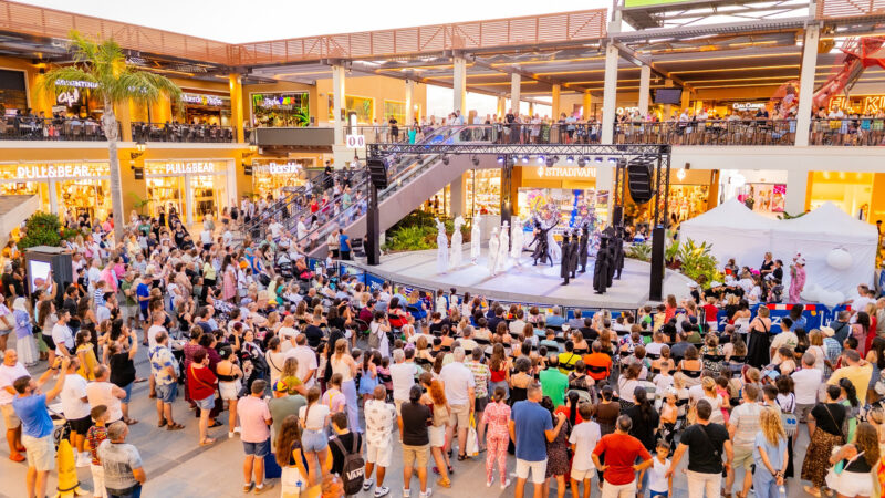 Zenia Boulevard in Orihuela Costa marks its 14th anniversary throughout September with open-air ballet, children's activities, customer prizes, and a major closing celebration.