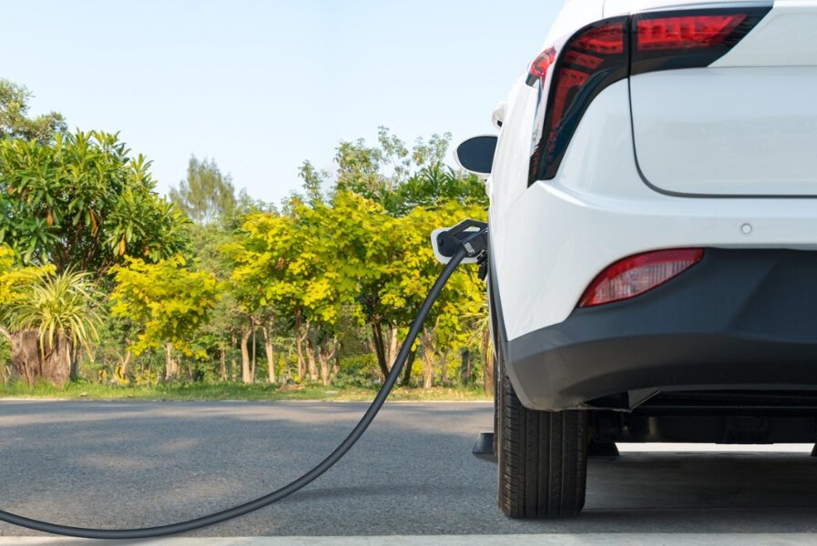 Sueña Torrevieja has called on the Ayuntamiento to expand the local electric vehicle charging network and fix a long-standing fault at the sports palace charger.